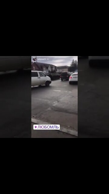 Ukraine War - Fleeing APC crushes car