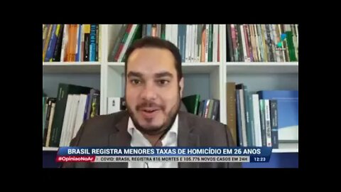 Todo autoritário quer controlar a formação das mentes O PT não é diferente