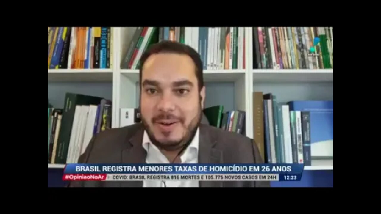 Todo autoritário quer controlar a formação das mentes O PT não é diferente