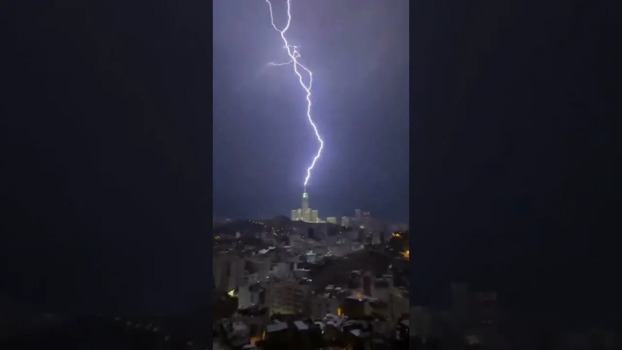 ⚡️Petir Menyambar Tower Zam Zam Mekkah ✨#shorts #saudiarabia #makkah