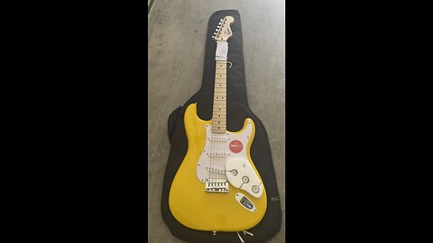 Squier Graffiti Yellow Stratocaster Guitar Unboxing New Set up #music #fender #guitar