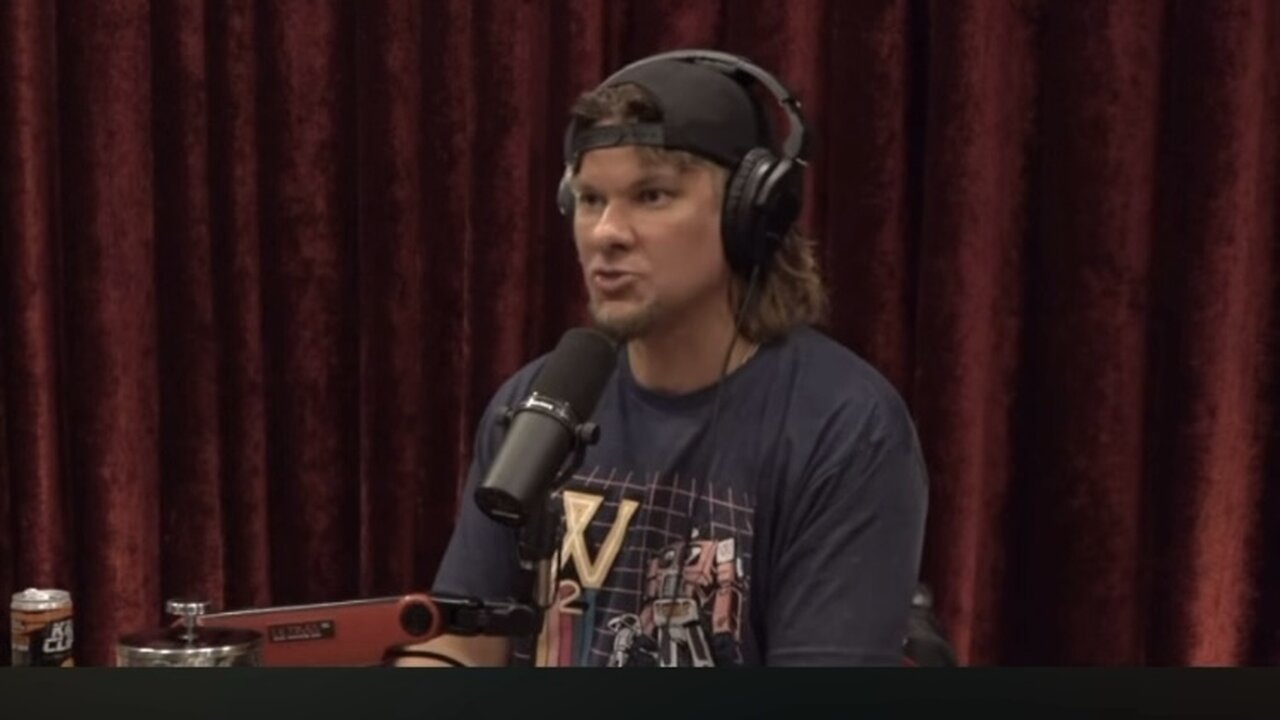 Theo Von and Joe Rogan on sending money to other countries