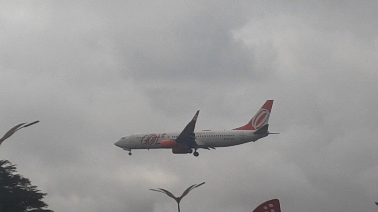 Boeing 737-800 PR-GUX on final approach before to land in Manaus coming from Fortaleza