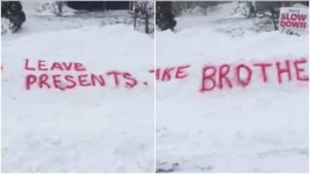 Lille pige beder julemanden om at efterlade gaverne og tage hendes bror