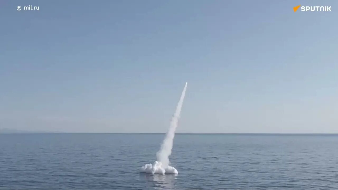 O submarino Petropavlovsk-Kamchantsky disparou um míssil de cruzeiro Kalibr do mar do Japão