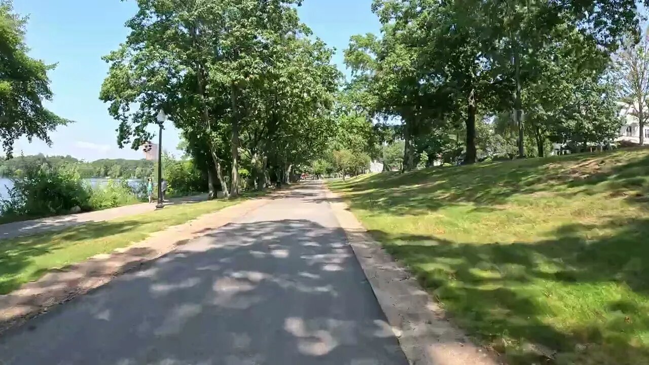 #jamaicaplain #boston Ride Jamaica Pond - #bikeride Lanes Paths - where are the bathrooms? boats?