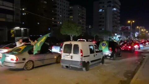 Torcedores na Líbia comemorando a vitória do Brasil sobre a Suíça na Copa do Mundo (CARREATA)