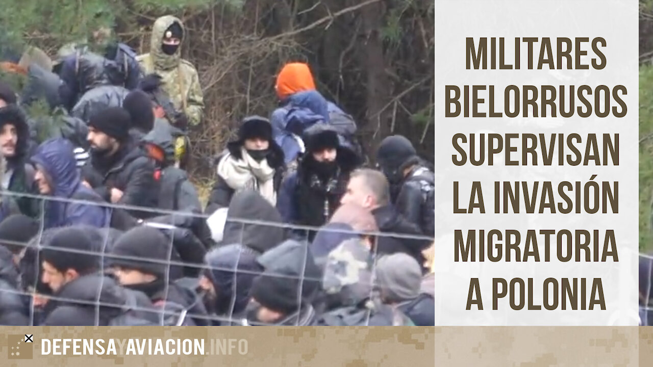 Militares bielorrusos supervisan la invasión migratoria a Polonia