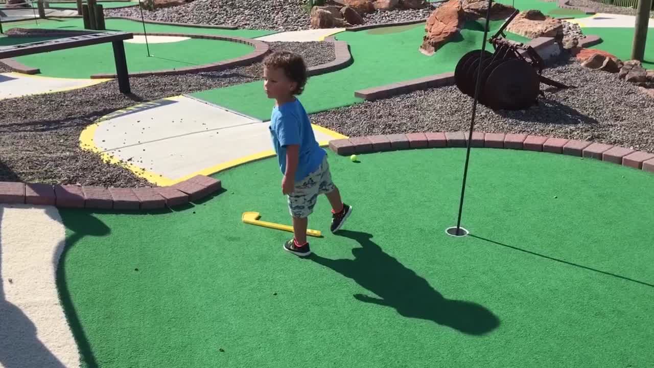 Guess This Kid Won't be a Pro Golfer!