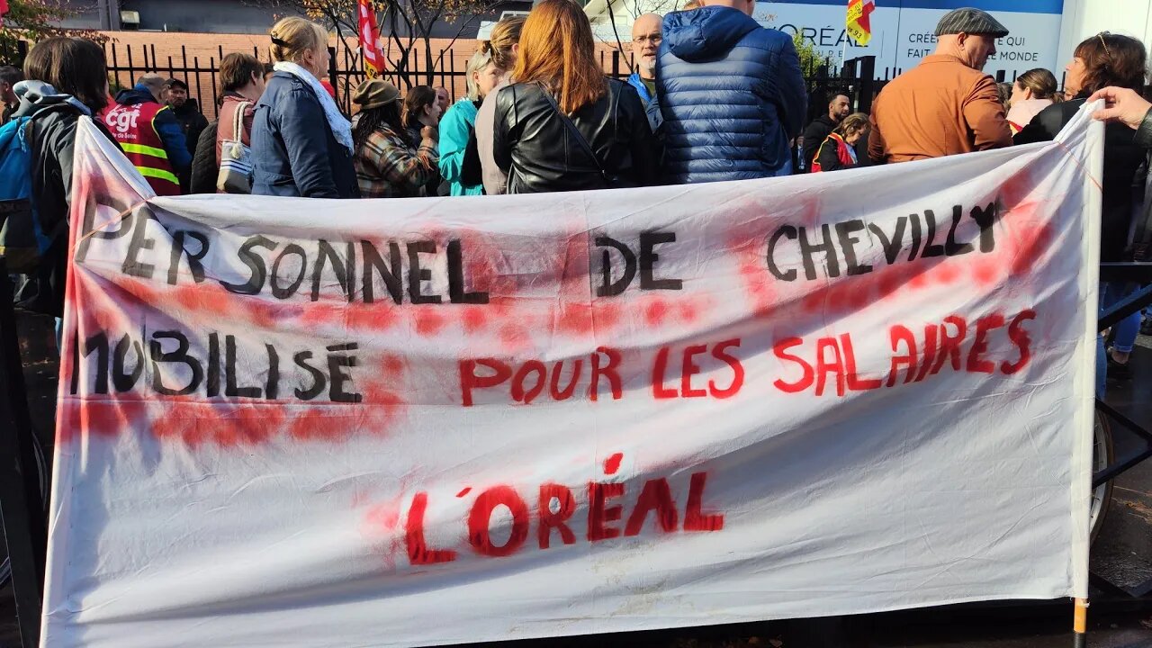 La CGT devant le siège de L'Oréal à Clichy (92) pour une Augmentation 📈 du Salaire du Personnel.