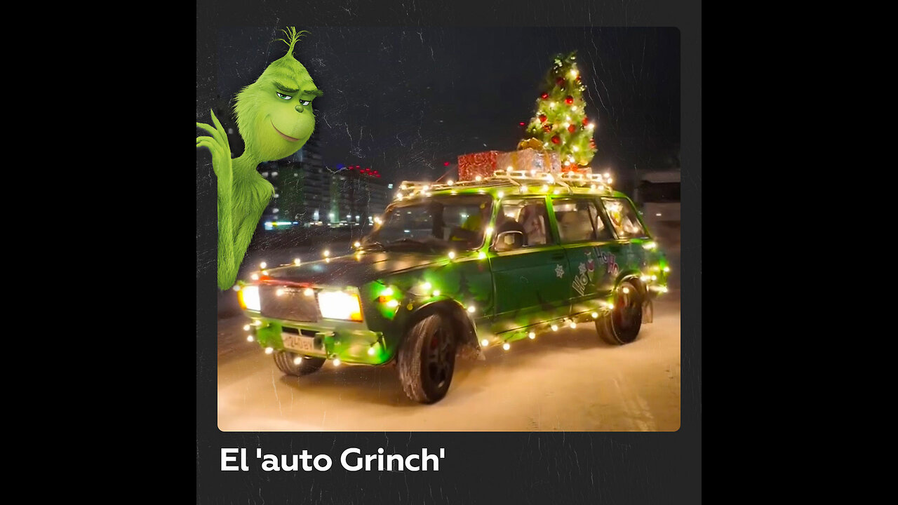 El ‘coche Grinch’ ruso propaga alegría navideña antes de las fiestas