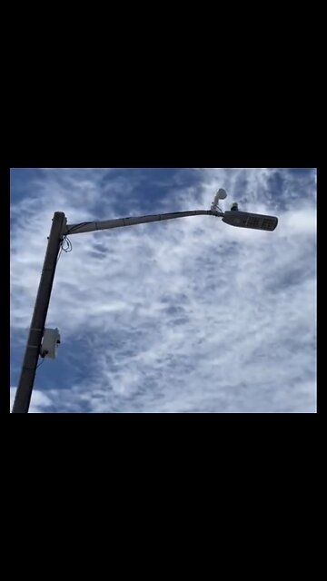 STREETLIGHTS INSTALLED WITH ANTENNA DEVICE🖲️🚯🚏⚠️WEAPONISED WITH RADIATION☢️💡🚷⚠️💫