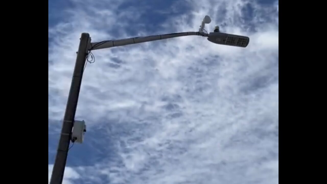 STREETLIGHTS INSTALLED WITH ANTENNA DEVICE🖲️🚯🚏⚠️WEAPONISED WITH RADIATION☢️💡🚷⚠️💫