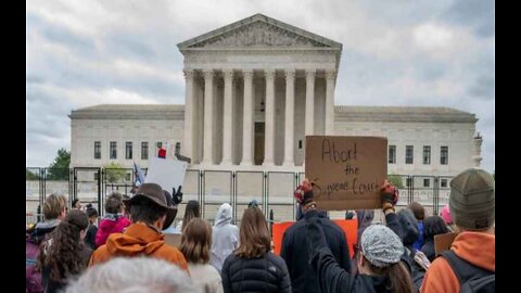 SCOTUS Turning Up the Heat in Probe of Roe Draft Opinion Leak: Report