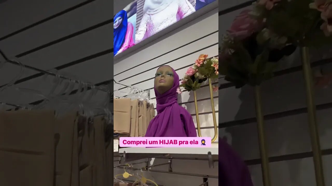 Comprei um Hijab pra ela