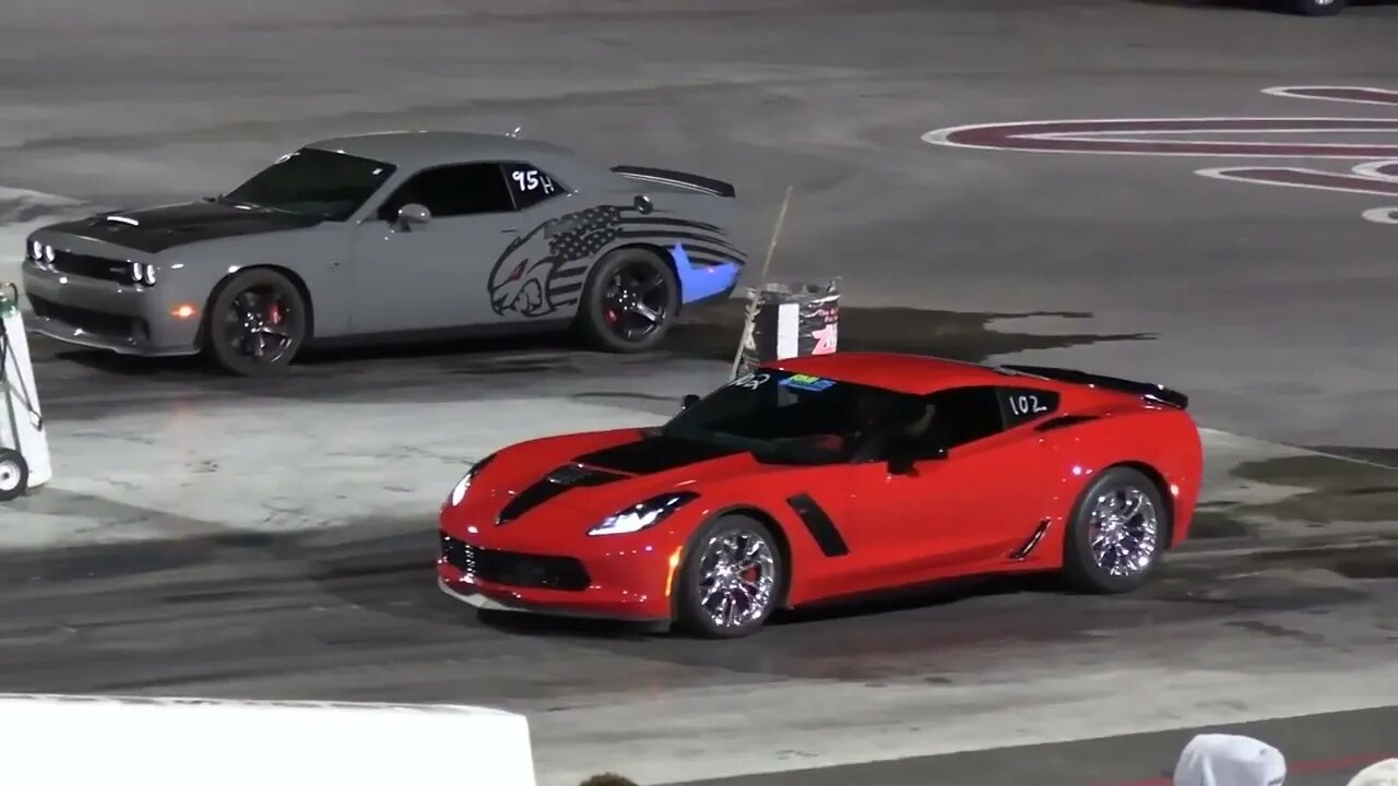 Hellcat vs Z06 Corvette - drag racing-2