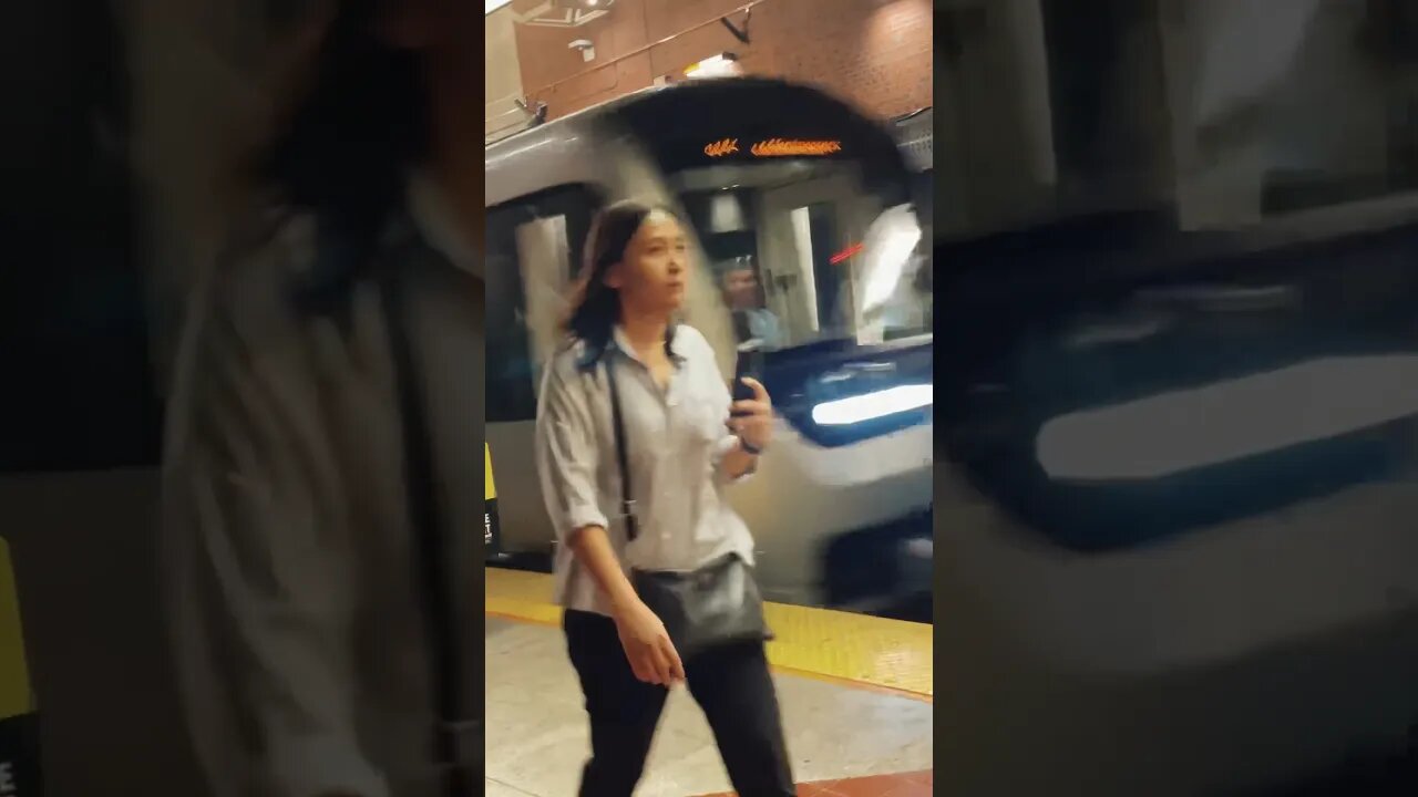 lol ‘velu Montréal métro #montreal #viralvideo #travel