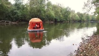 Pazzesco: una tenda per campeggiare in acqua!