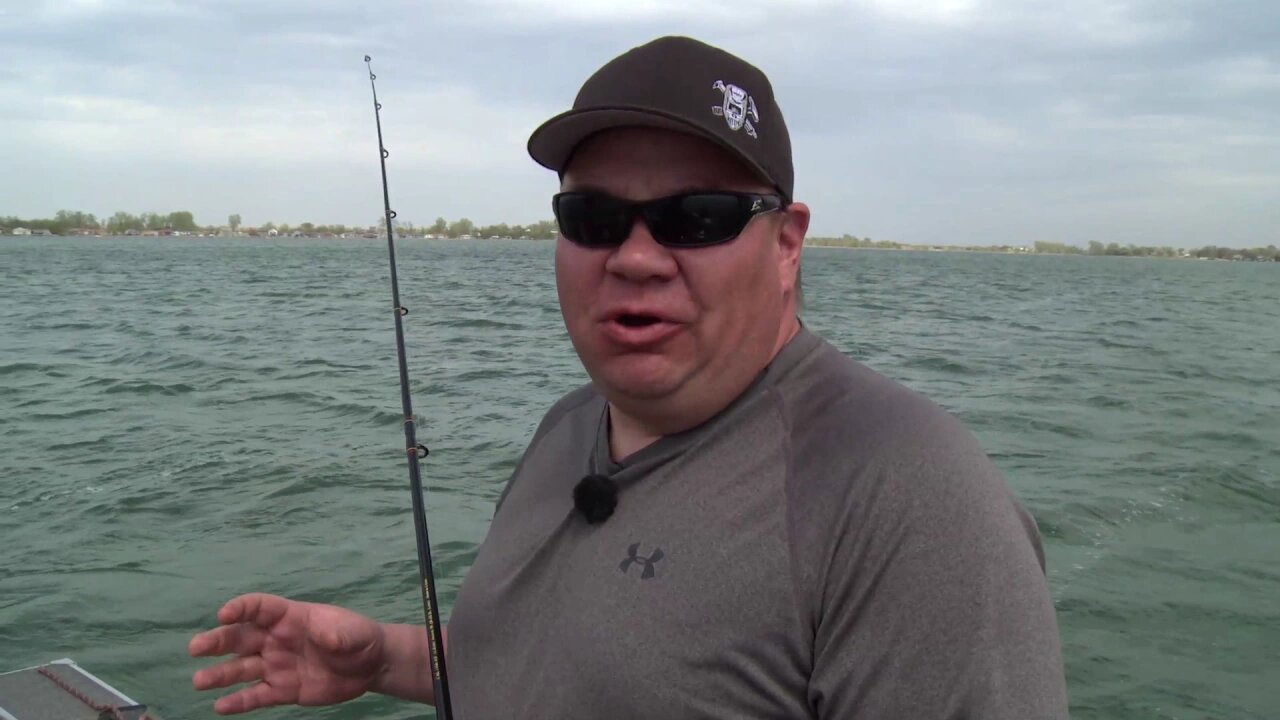 MidWest Outdoors TV Show #1634 - Drotto Boat Latch Crew on Lake Poinsett in SD