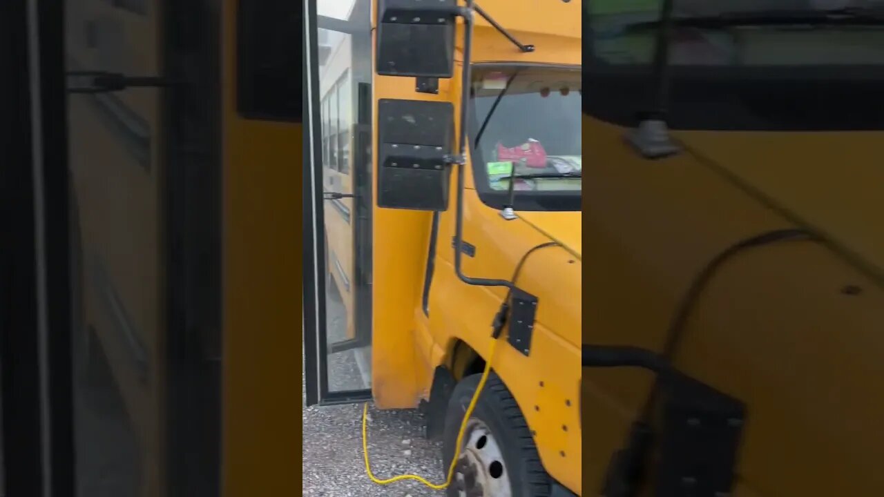 SCHOOLBUS RV aka “COOL BUS”