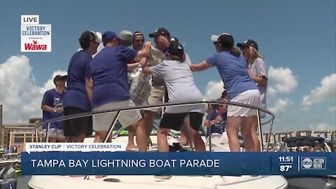 Lightning owner Jeff Vinik nearly drops Stanley Cup