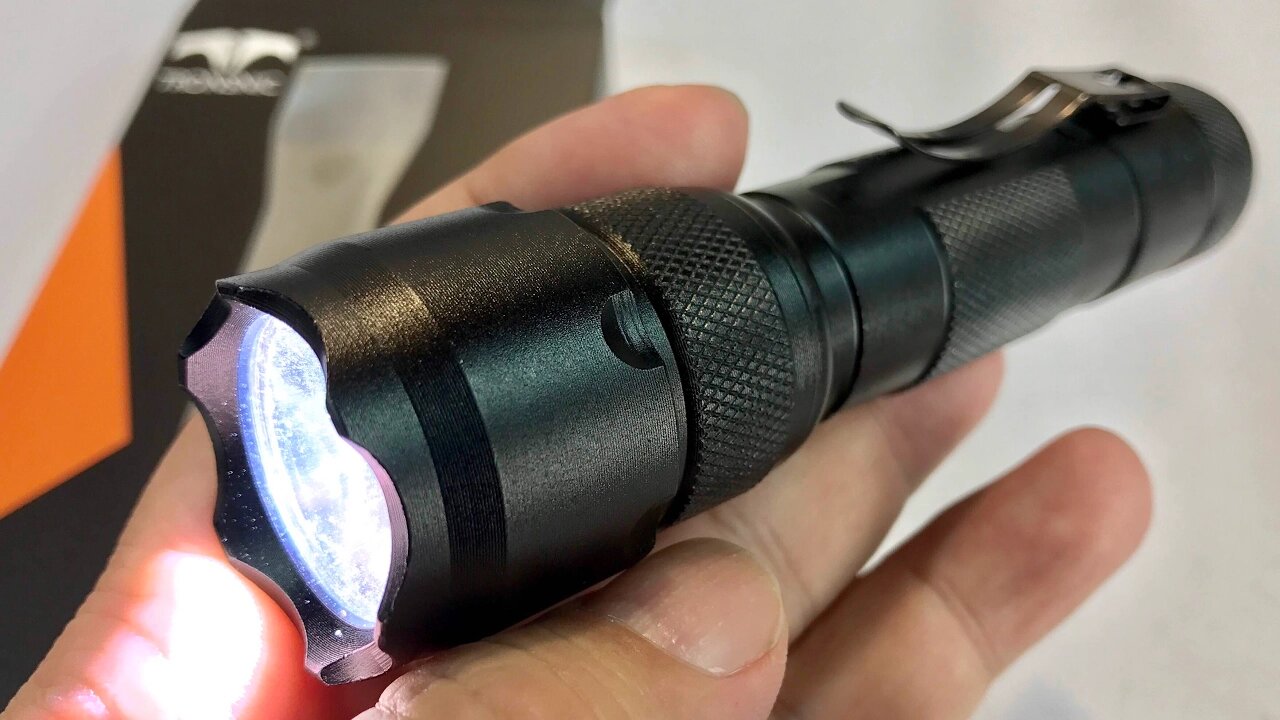 900 lumens Cree XML LED 5-mode tactical pocket flashlight 502B by Tronsnic review and giveaway