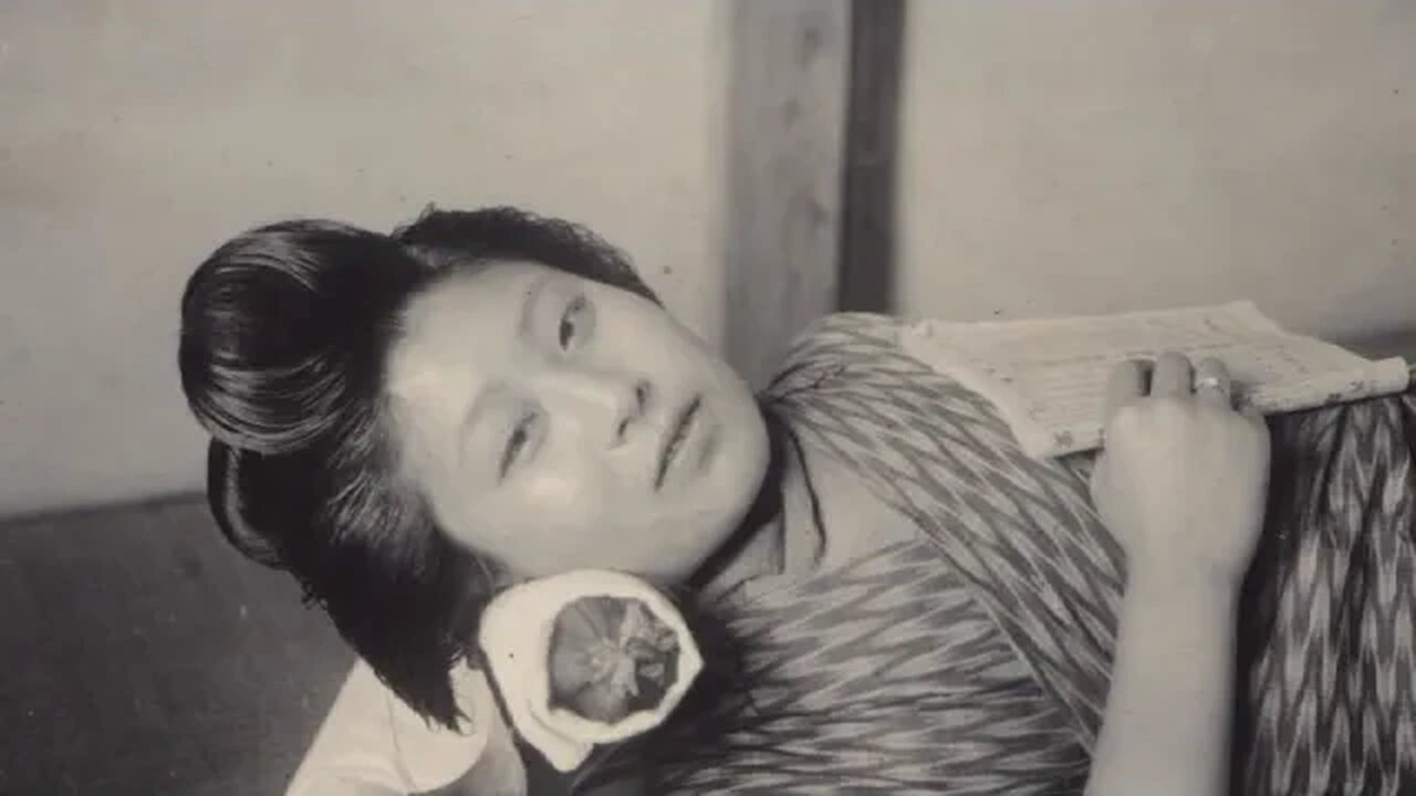 Nobody knows Kashima Shrine Taisho era woman wearing a ring