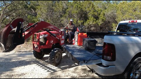 Mahindra 1635L grapple/backhoe greasing