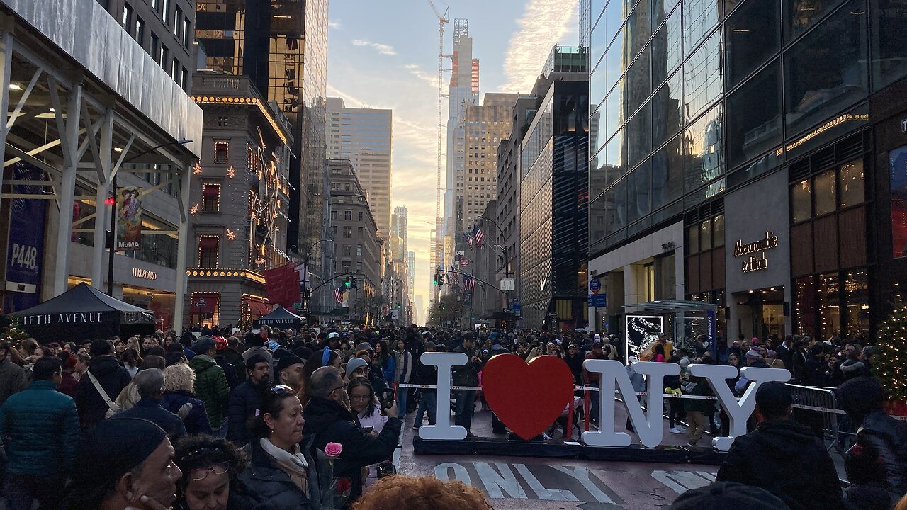 Walking Manhattan: Fifth Avenue 200th Birthday Celebration