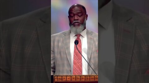 Kristen Du Mez misses again