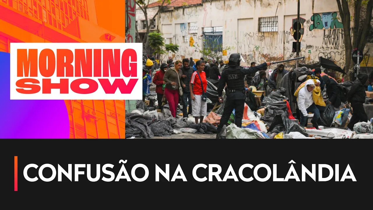 Moradores da Cracolândia atearam fogo e fizeram barricada neste domingo (22)