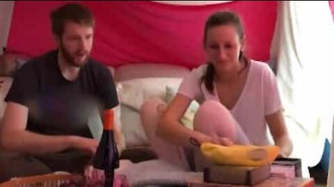 Ce couple construit une cabane de rêve dans son salon