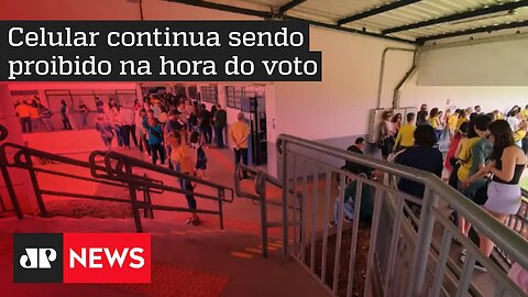 Eleitor pode votar de bermuda, regata e chinelo
