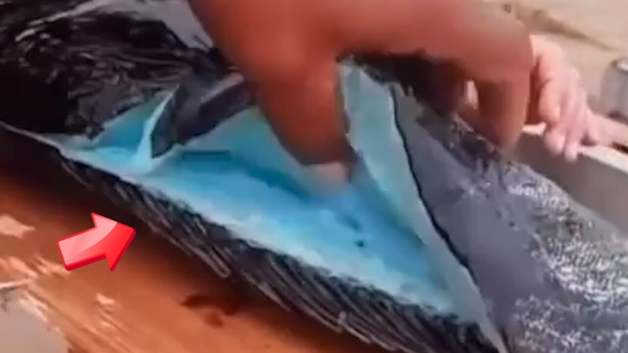 can eat fish with blue flesh! it name is Ling cod [Mysterious]