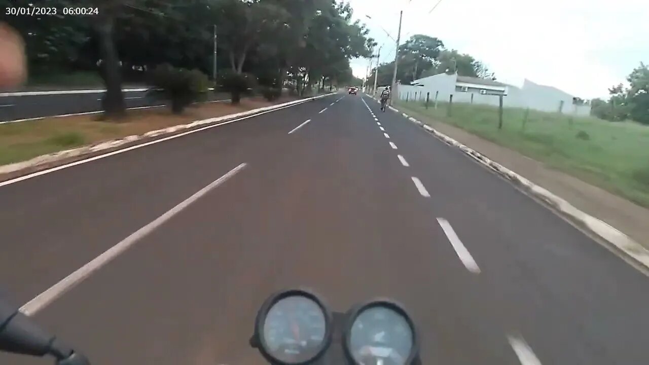 COLOQUEI UMA BATERIA DE TRATOR EM MINHA MOTO E PERDI MEU FAROU - CONEGA