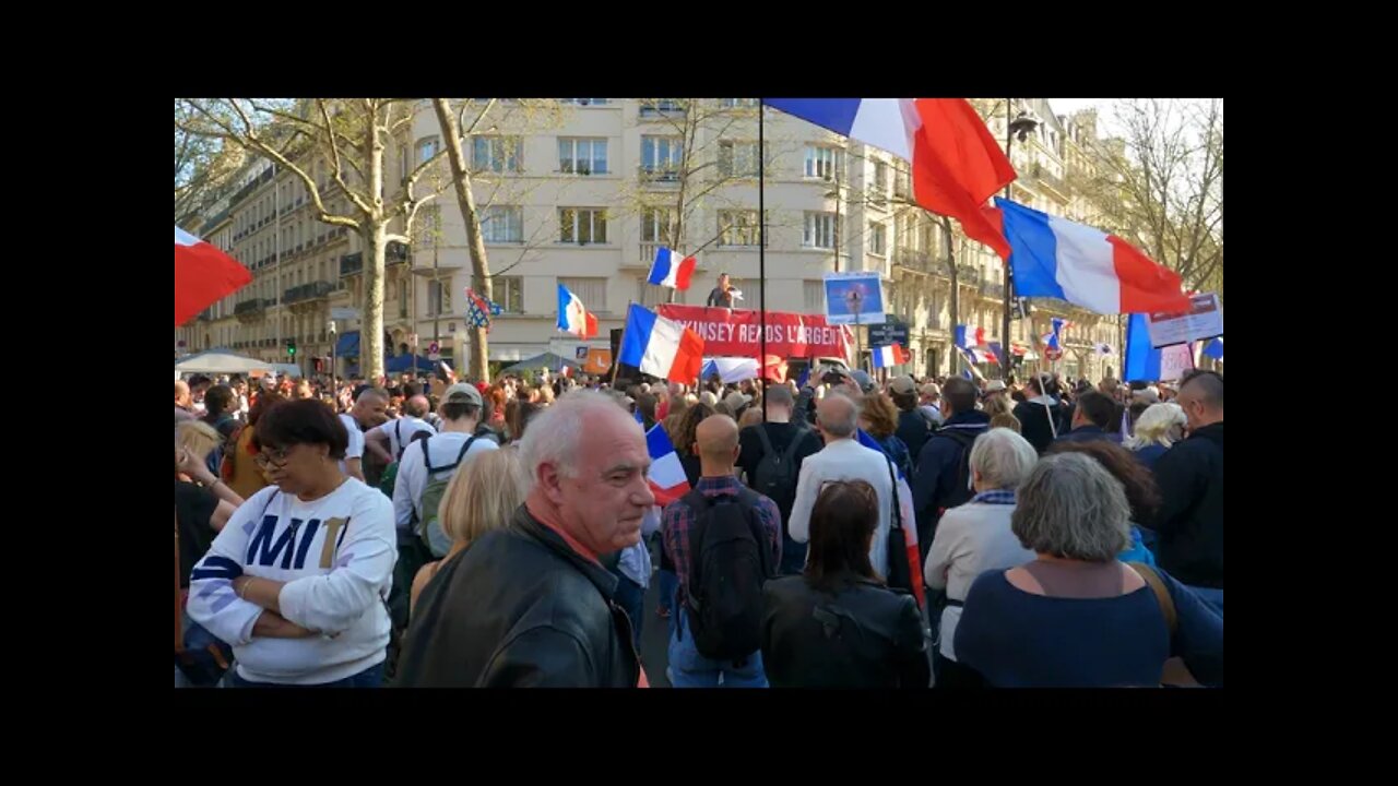 Manifestation contre le pass Vaccinal place du Place du Palais Royal à Paris le 26/03/2022 - Vidéo15