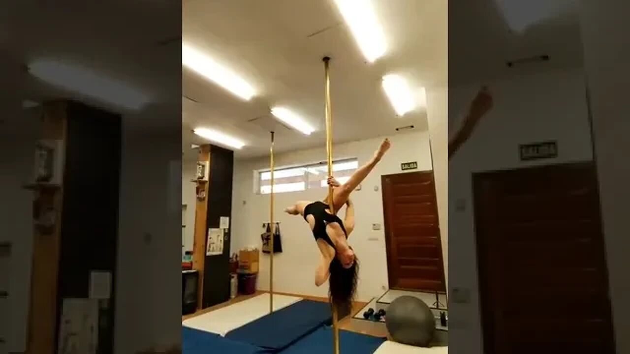 Pole Dance Spin Se como el viento que fluye entre las hojas