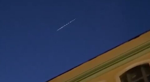 Les trains de satellites dans le ciel : de plus en plus fréquents