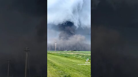 tornado in Alberta Canada that's a big tornado 🌪️⛈️⚡