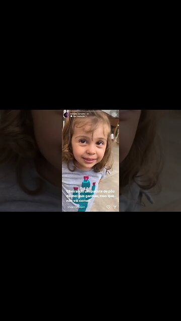 Ícaro de Carvalho | Tereza cheirando o Doce