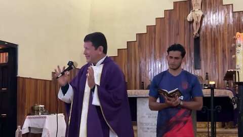 El que persevera en la Palabra de Dios, la conoce y la pone en práctica. Padre Luis Toro.