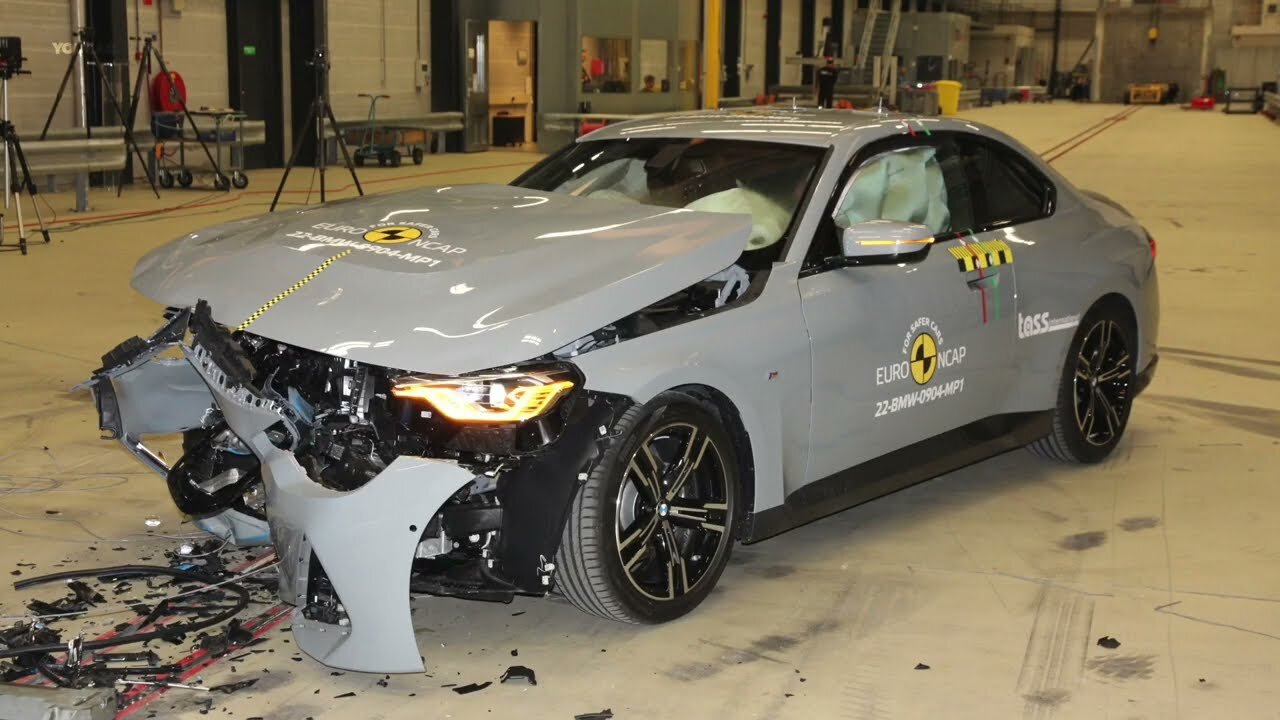 BMW 2 Series Coupe (2023) Crash Test