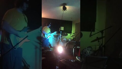 Guitar warmup while starting stream