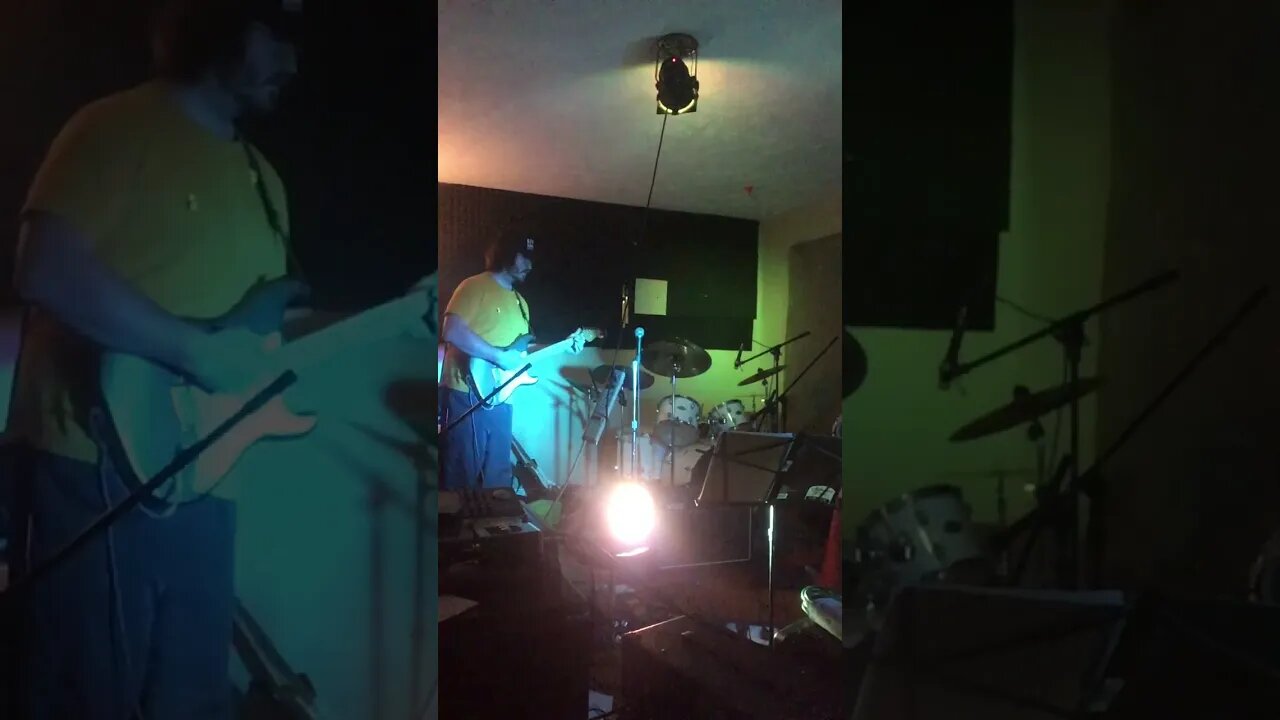 Guitar warmup while starting stream