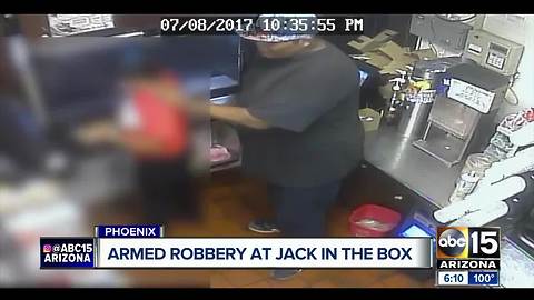 Robber targets Phoenix fast food restaurant