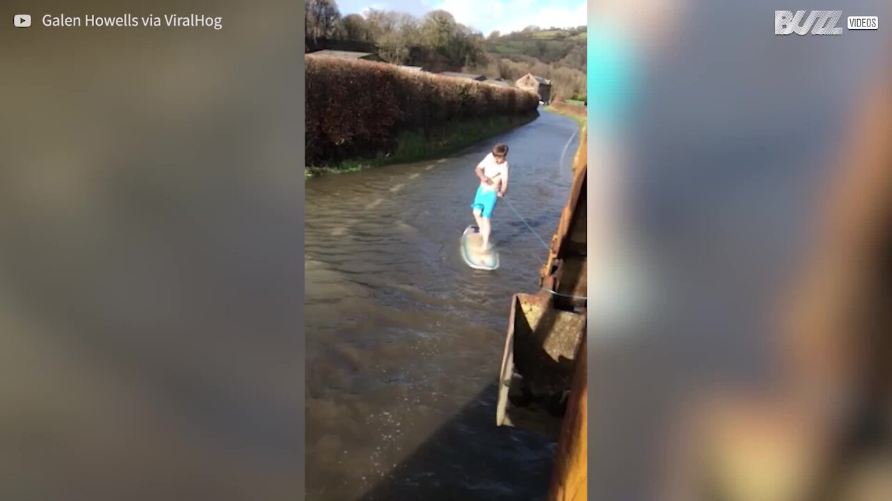 Pourquoi ne pas profiter des inondations pour faire du surf?