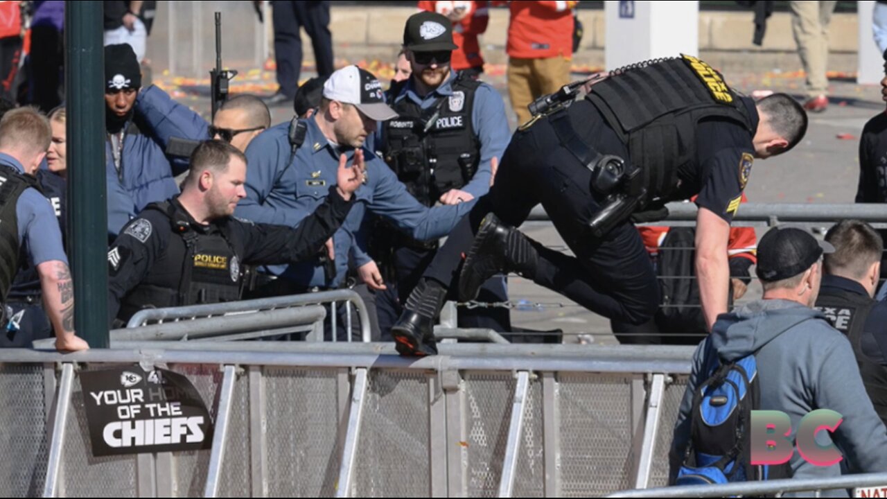 1 dead, 22 wounded in shooting at Union Station after Chiefs parade