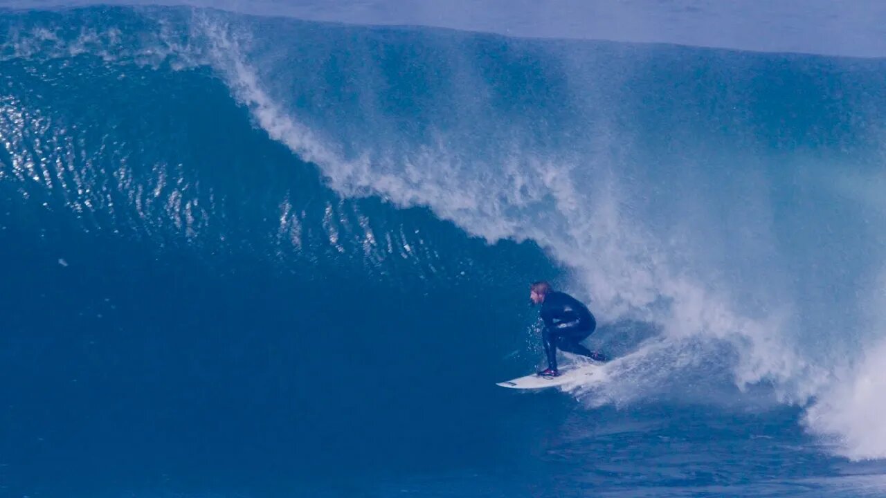 INSANE SESSION AT THE NOTORIOUS WAVE “THE CAVE”