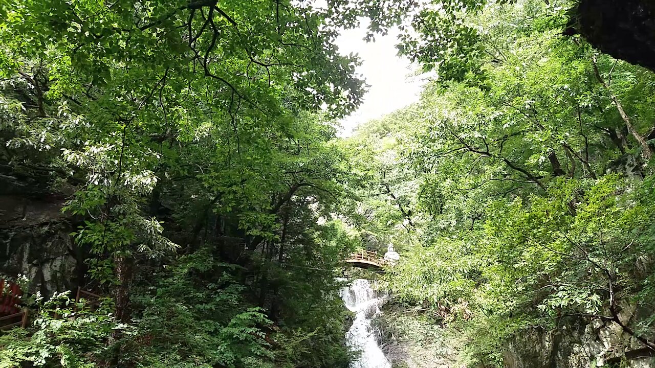 In search of Sansa's waterfall.