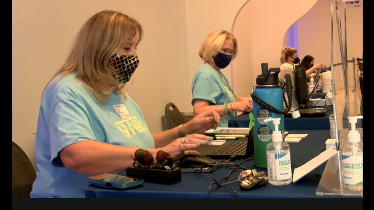 San Diego women volunteer at vaccine site for four months straight